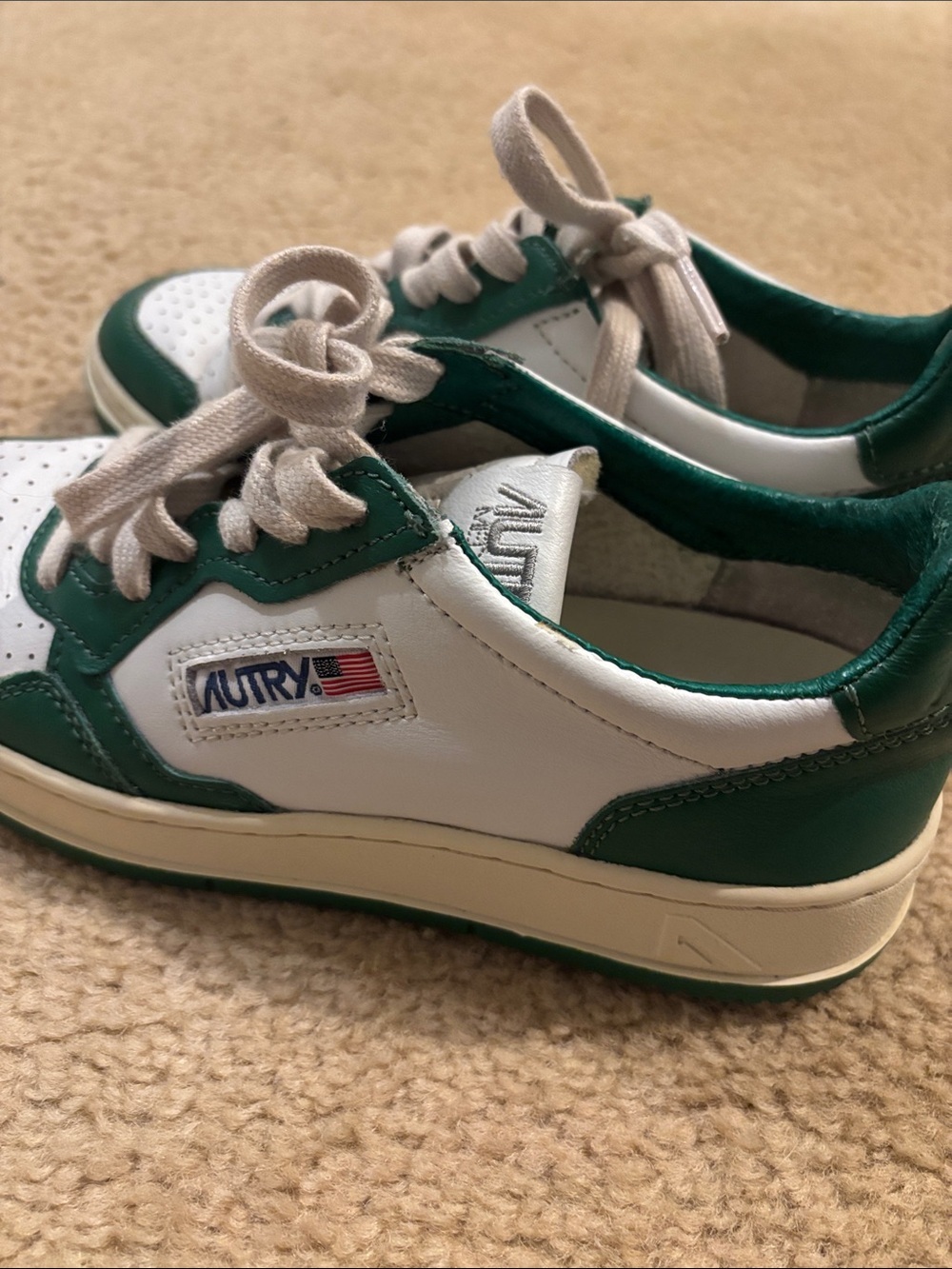 AUTRY SNEAKERS
MEDALIST LOW BICOLOR SNEAKERS IN WHITE AND GREEN LEATHER - Picture 4 of 6